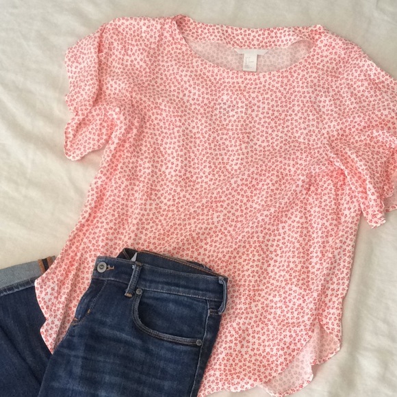 H&M Tops - H&M short sleeve blouse